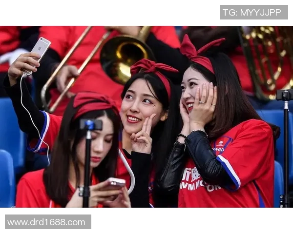 力帆与苏宁对决赛场美女风采大比拼谁能赢得观众的心 力帆与苏宁对决赛场美女风采大比拼谁能赢得观众的心